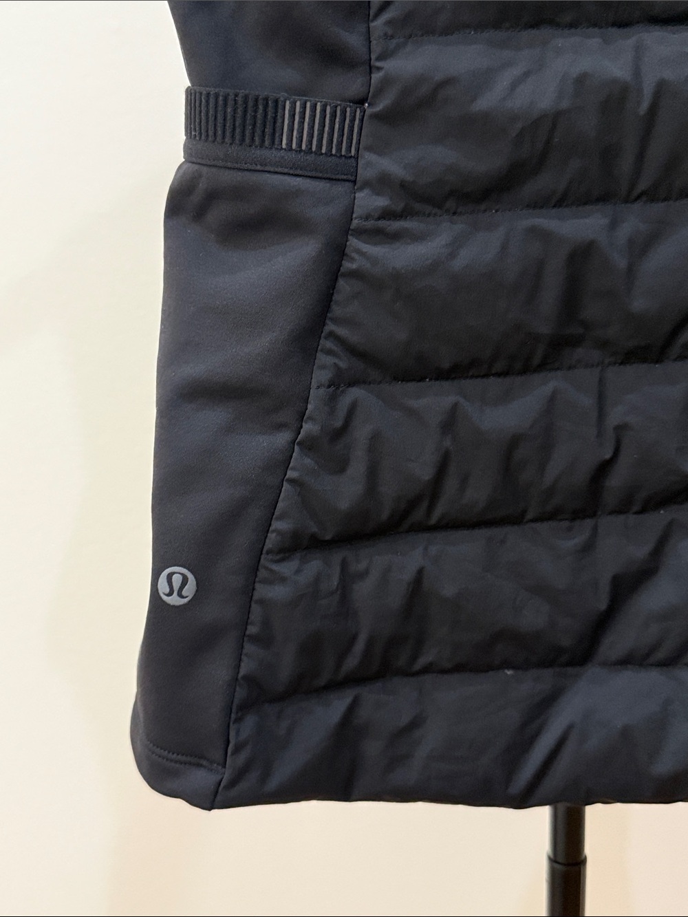 Lululemon Down For It All Women's Black Quilted Vest - Picture 8 of 9